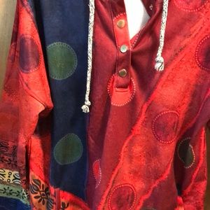 Hooded top.  Long sleeves.  2 front pockets.  Snap front 5snap closure